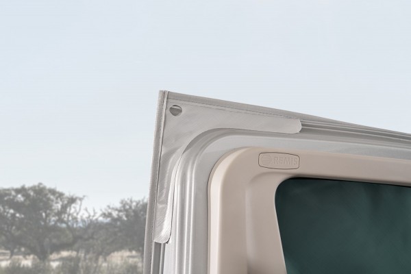 Exterior insulated screen cover for semi-integrated models, camper vans and vans